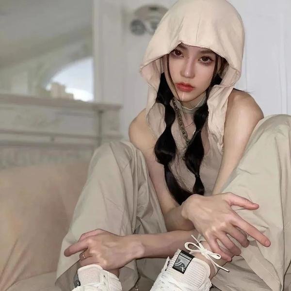 蒙面纱的男子